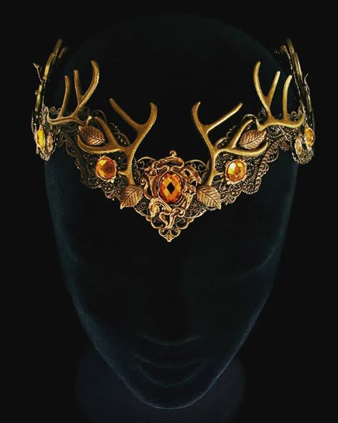 👑 Commissioned order for Fantasy Wedding ! 👑 #Baratheon #Antlers #BaratheonCrown #antlerscrown #antlerscirclet #antlerstiara… Stag Crown, Antler Tiara, Rebecca + Core + Aesthetic, Baratheon Crown, Fantasy Crown, Crown Aesthetic, Goddess Crown, Pagan Wedding, Fairytale Fashion