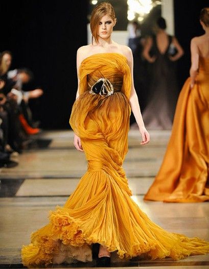 Not Ordinary Fashion Orange Runway, Brown Clothes, Yellow Sunset, Gown Ideas, Mustard Orange, Collection Couture, Brown Dresses, Stephane Rolland, Brown Women