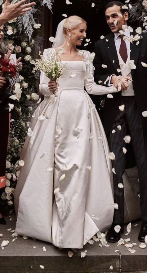 Robin Scherbatsky Wedding Dress, Philipa Lepley Wedding Dress, Emma Beaumont Wedding Dress, Monaco Wedding Aesthetic, Modest Silk Wedding Dress, Old Fashion Wedding, 40s Wedding Dress, White Victorian Dress, 1960s Wedding Dresses