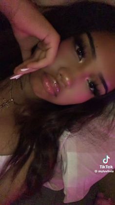 How To Do Makeup For Square Face, Natural Makeup For Black Women Round Face, Round Face Makeup Douyin, Makeup For Square Face Shape, Round Cupids Bow Lips Makeup, Makeup For Square Face, Coquette Makeup Tut, Square Face Makeup, Kylie Makeup