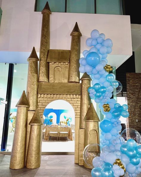 Diy Disney Castle Backdrop, Disney Stage Decorations, Cinderella Parade Float Ideas, Diy Castle Backdrop, Cinderella Decorations, Gift Shop Interiors, Castle Party, Castle Backdrop, Prince Theme