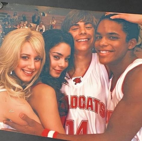 Disney Channel Aesthetic, Gabriela Montez, Sharpay Evans, High School Musical Cast, Wildcats High School Musical, High School Music, High School Musical 3, Old Disney Channel, Troy Bolton