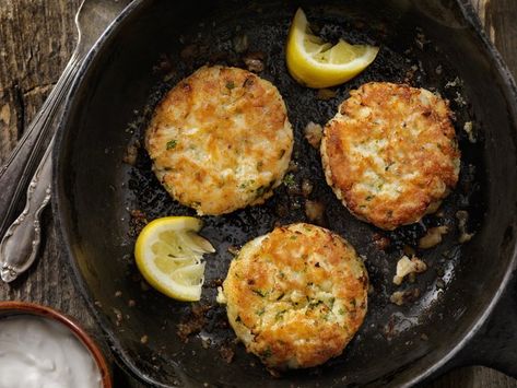 Green Crab, Cooking Crab, Vegan Crab Cakes, Crab Cake Recipes, Vegan Crab, Fried Goat Cheese, Tavern On The Green, Crab Cake Recipe, Hot Bread