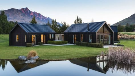 Modern Barn House, Country Lifestyle, Modern Farmhouse Exterior, Shed Homes, Barn Style House, Modern Barn, Farmhouse Exterior, Barn House Plans, Queenstown