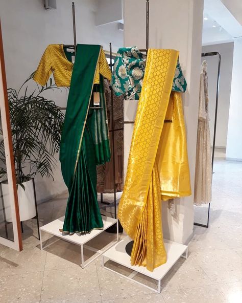 OGAAN INDIA on Instagram: “#RawMango’s exquisitely woven #Benarasi saris transform effortlessly from relaxed to formal dress-codes. Find them at our Banjara Hills…” Saree Display Ideas, Saree Display, Saree Boutique, Boutique Interiors, Fashion Window Display, Saree Drapes, Car Porch, Center Table Living Room, Clothing Store Displays