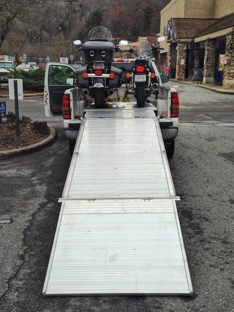 Motorcycle Loading Ramp, Motorcycle Ramp, Cherokee Nc, Cool Truck Accessories, Bagger Motorcycle, Road King Custom, Diy Motorcycle, Loading Ramps, Truck Covers