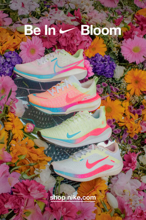 Add color to your run with the new Nike Bloom Run Collection. Shop now on Nike.com. Cute Running Shoes, Gifts Aesthetic, Woman Boots, Gift Aesthetic, Preppy Shoes, Aesthetic Gift, Cute Nike Shoes, Cute Nike, Va Va Voom