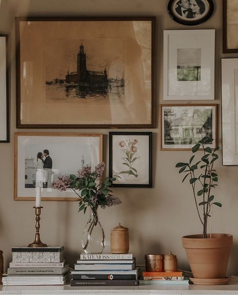 Gallery Wall For Dining Room, Vintage Frame Photo Wall, Different Types Of Interior Styles, Nate And Jeremiah Living Room, Layered Gallery Wall, Wedding Gallery Wall Ideas Living Room, Home Decor Details, Home Decor Vintage Modern, Art Leaning Against Wall