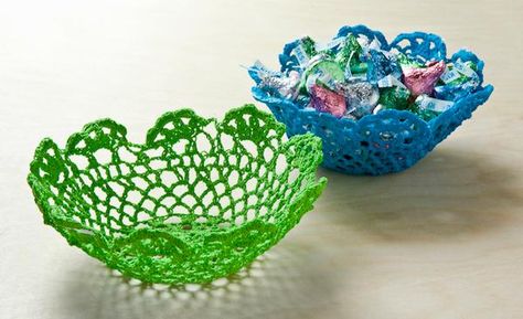 How to make bowls from $1 Doilies Mod Podge Crafts, Diy Bowl, Candy Crafts, Newspaper Crafts, Diy Candy, Top Crop, Dollar Store Crafts, Mod Podge, Summer Crochet