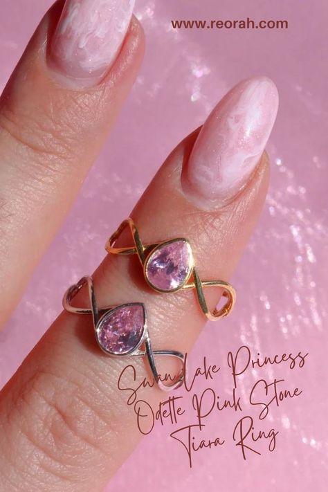 #aesthetic #tiktok #instagram #pinterest #trendy #jewelry #jewelrytrends #reorah #swanlake #silverjewellery #swanlakeprincessodettepinkstonetiararing #ringoftheday #barbieswanlake #barbiemovies #pinterestinspired #pinterestgirl #pinterestaesthetic #rings #ringstack #odette #rings #ringstack #barbie #princess Disney Princess Inspired Jewelry, Barbie Jewelry Aesthetic, Barbie Aesthetic Jewelry, Barbie Engagement Ring, Barbie Inspired Jewelry, Barbie Litdh, Swan Lake Princess, Swan Lake Odette, Barbie Jewerly