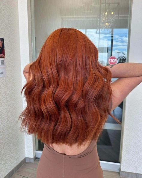 26 Copper Hair Color Ideas to Ignite Your Style Copper Hair Dimensional, Copper Ginger Hair Color, Copper Hair Blonde Highlights, Hair Copper Blonde, Medium Copper Hair, Orange Copper Hair, Copper Ginger Hair, Ginger Copper Hair, Red Copper Hair