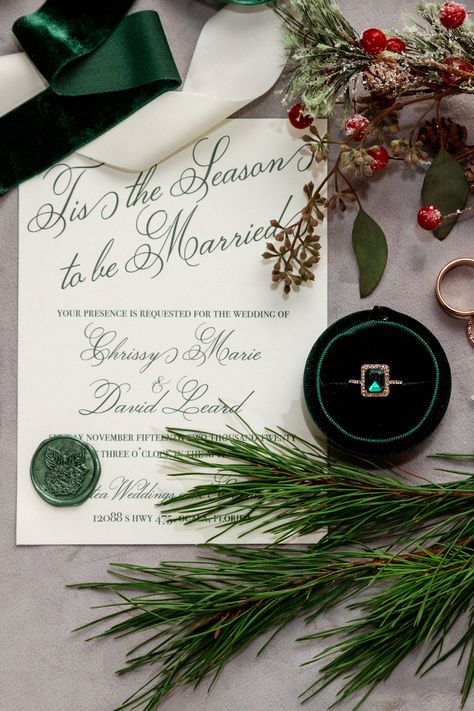 Christmas Green Wedding, December Wedding Decor, Elegant Christmas Wedding Invitations, December Wedding Invitations, Christmas Wedding Invites, Winter Ceremony Decor, Christmas Wedding Ideas Elegant, Mimosa Christmas, Christmas Bridesmaid Dresses