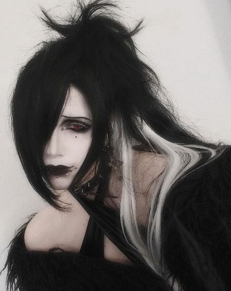 Black And White Hairstyle, Vkei Makeup Masc, Vkei Makeup Looks, V Kei Makeup, Vkei Hairstyles, Vkei Make Up, Visual Kei Hairstyles, Visual Kei Hair, Vkei Outfits