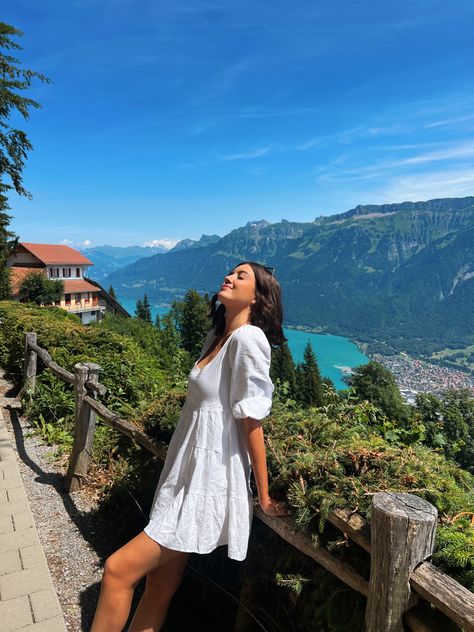 Outfits For Switzerland In June, Switzerland Outfit Inspo Summer, Photo Ideas For Traveling, Swiss Alps Summer Outfit, Switzerland Spring Aesthetic, Interlaken Switzerland Summer, Interlaken Outfit, Switzerland Fashion Spring, Switzerland Aesthetic Outfits Summer