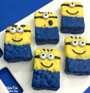 Minion Rice Krispies Treats Minion Themed Snacks, Minion Snacks Ideas Parties Food, Minion Rice Krispie Treats, Minion Desserts, Minion Snacks, Minions Desserts, Minion Treats, Minion Food, Rice Krispies Treats Recipe