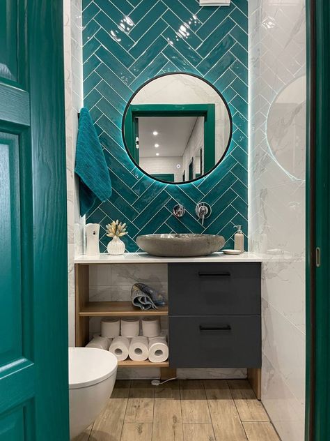 Bathroom Inspo Interior Design, Beautiful Tile Bathroom, Pop Design For Roof, Beach House Coastal, Living Room Coastal, Turquoise Bathroom, Green Tile Bathroom, House Coastal, Teal Bathroom