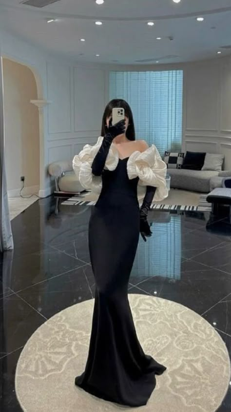 Prom Dress With Sleeves, Black And White Gown, Mermaid Sweetheart, Classy Prom Dresses, Girls Nike, Black Prom Dress, Prom Dress Inspiration, Stylish Party Dresses, Black Evening Dresses