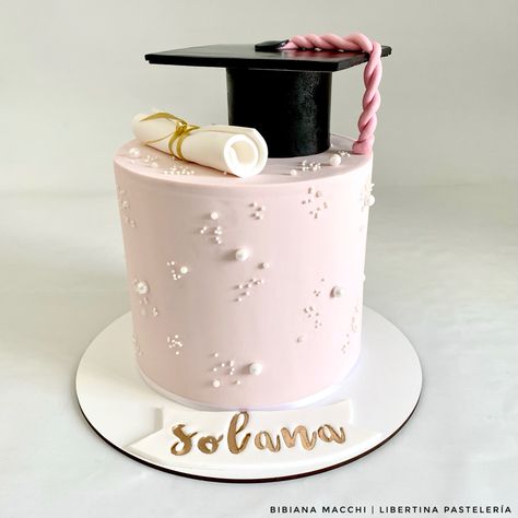 College Graduation Cakes 2023, Graduation Cake For Girl, Graduation Pink Cake, Graduation Cake Nurse, Simple Grad Cake, Graduation Cakes Pink, Graduation Cake Simple, Graduation Cake Ideas Simple, Small Graduation Cakes