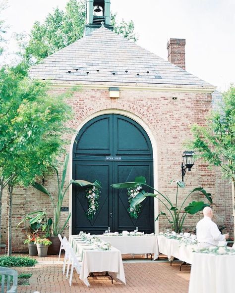 23 of Ohio’s Top Wedding Venues | Kingwood Center Gardens | Photo: Kylie Noelle Photography Grove City Ohio, Columbus Wedding Venues, Ohio Garden, Ohio Wedding Venues, Columbus Ohio Wedding, Smallest Wedding Venue, Garden Wedding Venue, Wedding Spot, Weddings By Color