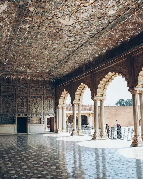 Sheesh Mahal. Indian Architecture. #india Sheesh Mahal Lahore, Pakistani Architecture, Sheesh Mahal, Pakistan Art, Palace Architecture, India Architecture, Pakistan Travel, Mughal Architecture, Indian Architecture