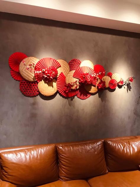 Chinese Fan Decoration Wall, Chinese Lunar New Year Decoration, Chinese New Year Decorations Ideas, Cny Decoration Ideas, Imlek Decoration, Room Wall Drawing, Livingrooms Design, Decor Inspiration Bedroom, Decor Tet