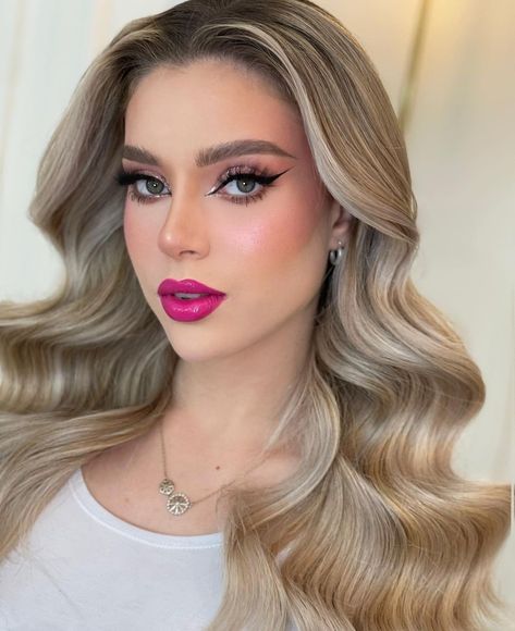 Makeup looks/makeup ideas/eye makeup/eye shadow looks /lips/ lipsticks /liparts/ hairstyles/ earrings/ pink Outfit Fucsia, Barbie Hairstyles, Makeup For Round Eyes, Amazing Wedding Makeup, Pageant Makeup, Barbie Hairstyle, Girly Makeup, Barbie Makeup, Full Makeup