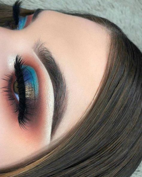 Peacock Eye Makeup, Perfect Eyebrow, Beautiful Eyeshadow, Dramatic Eye Makeup, Cake Face, Beauty Make-up, Makijaż Smokey Eye, Makeup Aesthetic, Makeup Hacks