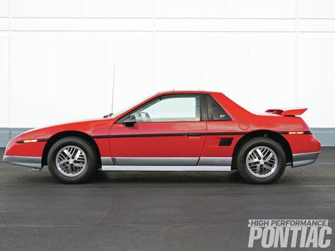 The ’85 Fiero GT borrowed its exterior package from the limited-edition Indy Pace Car Replicas of the previous year. The only thing they did not get was the real Pace Car’s wild hoodscoop, which extended over the top of the roof. Cool Vehicles, Fiero Gt, Pontiac Fiero Gt, Pontiac Fiero, Pontiac Cars, Pontiac Grand Am, Sweet Cars, Us Cars, Classic Cars Vintage