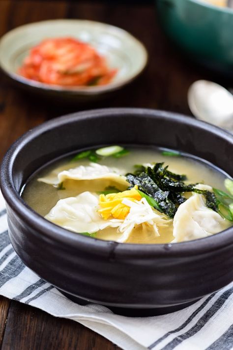 Korean Dolsot Recipes, Soup Recipes Cauliflower, Dumpling Soup Vegan, Cauliflower Soup Crockpot, Soup Dumplings Vegetarian, Korean Dumpling Soup, Soup Recipes Winter, Mandu Soup, Korean Mandu Soup