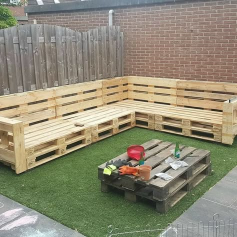 Recycled Pallet Furniture, Pallet Garden Furniture, Pallet Patio Furniture, Pallet Patio, Outdoor Furniture Plans, Diy Garden Furniture, Pallet Outdoor, Recycled Pallets, Pallet Garden