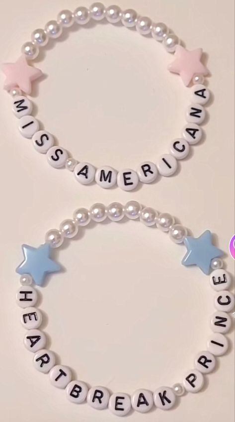 Beaded Bracelets Friendship, Clay Taylor Swift Bracelets, Friendship Bracelet Inspo Beads, Friendship Bracelets With Beads Words, Era Tour Bracelet Ideas, 5sos Bracelet Ideas, Eras Tour Bracelets Aesthetic, Movie Bracelet Ideas, Taylor Swift Friendship Bracelet Aesthetic