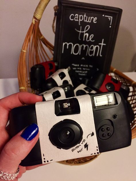 Photography Themed Party, Disposable Camera Cover, Disposable Camera Aesthetic, Disposable Camera Wedding, Camera Crafts, Aesthetic Party, Disposable Cameras, Student Government, Camera Aesthetic