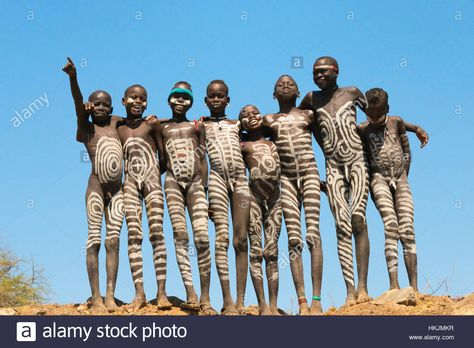 Boys Wearing Makeup, Masai Tribe, Mursi Tribe Ethiopia, Tribes Man, Africa People, Mursi Tribe, Human Body Art, Alexandria Egypt, African Girl