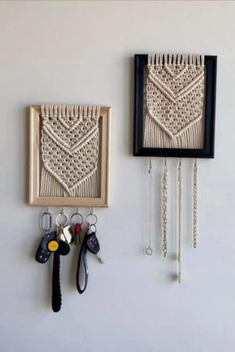 Boho Key Holder, Wall Jewelry Display, Small Jewelry Holder, Jewelry Wall Display, Key Holder Wall, Simpul Makrame, Pola Macrame, Boho Macrame Wall Hanging, Upcycled Wood