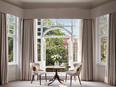 Inside the Chelsea Townhouse, a New London Hotel That Feels Like Stepping Into a Henry James Novel | Vogue Chelsea London Aesthetic, Chelsea Townhouse, London Chelsea, Aesthetic London, Chelsea Garden, London Hotel, Victorian Townhouse, Chelsea Hotel, Garden Suite