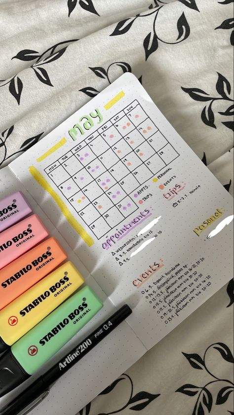 Notebook Calendar Ideas, Dot Journal Calendar, Bujo Calendar, Bullet Journal Calendar, Bulletin Journal, Bullet Journal Month, Journal Calendar, Christmas Arts, Calendar Diary