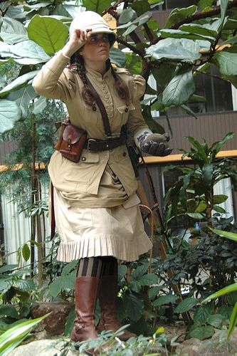 Love this lady explorer outfit. Lots more shots on the album. steamcon 31 | Flickr - Photo Sharing! 1920s Adventurer, Steampunk Safari, Explorer Outfit, Steampunk Explorer, Dnd Roleplay, Female Explorer, Steampunk Characters, Steampunk Costumes, Steampunk Costume