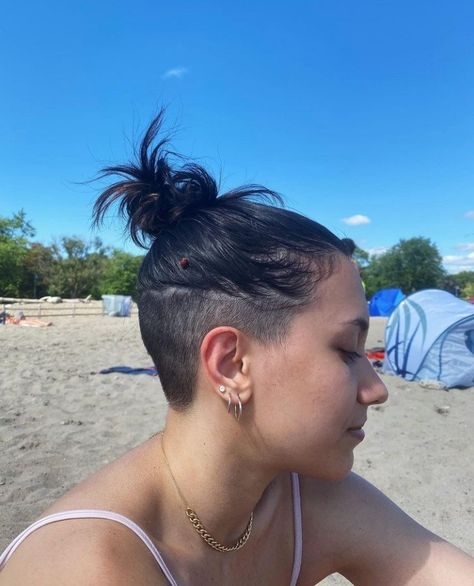 Undercut Fade Women, Female Undercut Long Hair, Butch Haircuts, Long Hair Undercut, 2022 Haircut, Boy Closet, Undercut Haircut, Undercut Hairstyles Women, Curly Undercut