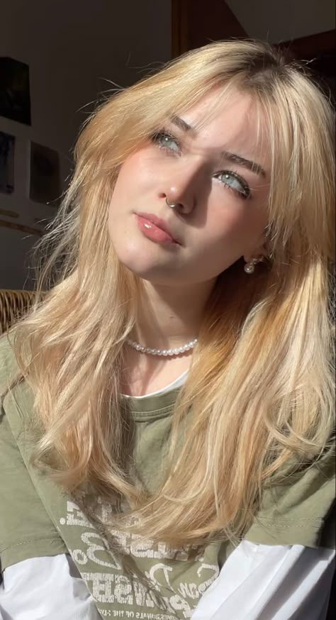 Blonde Hair Girl, Short Blonde, Short Blonde Hair, Green Hair, Aesthetic Hair, Blonde Girl, Pretty Face, Woman Face, Hair Goals