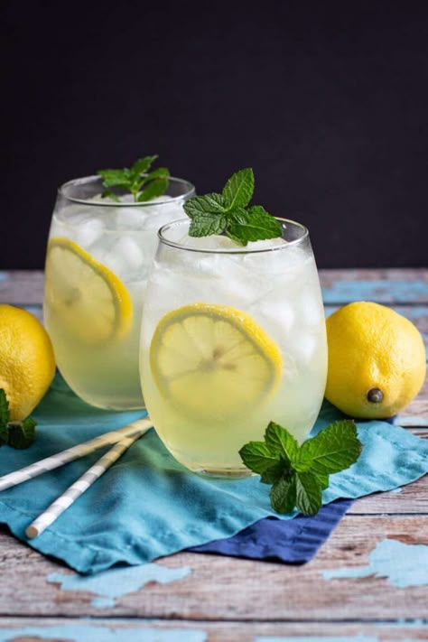 Gin Collins, Vodka Collins, Limoncello Cocktails, Limoncello Recipe, Collins Cocktail, Happy Juice, Mint Simple Syrup, Salted Caramel Fudge, Gin Lemon