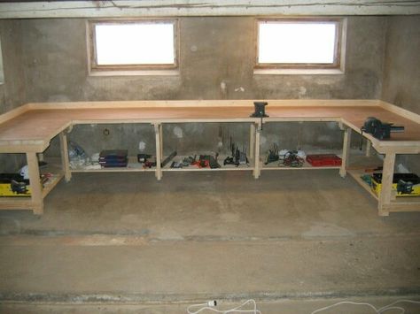 Work bench Build Your Own Garage, Heavy Duty Work Bench, Tool Bench, Diy Workbench, Garage Work Bench, Workbench Plans, Garage Signs, Woodworking Workbench, Bench Plans