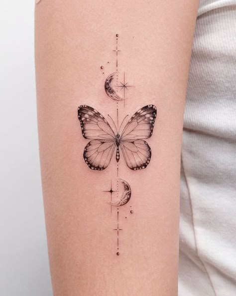 Arrow Tattoo Cover Up, Mutterschaft Tattoos, Miniature Tattoos, 2024 Tattoo, Unique Butterfly Tattoos, Tato Minimal, Butterfly Tattoos For Women, Leo Tattoos, Butterfly Tattoo Designs