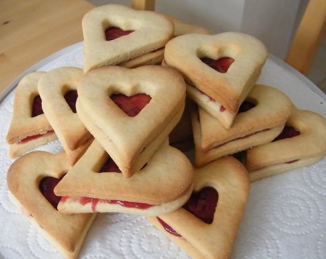 Valentine's Shrewsbury biscuits Shrewsbury Biscuits, Biscuits Recipe, Easter Celebration, Biscuit Recipe, Vintage Crafts, Christmas Treats, Christmas Ideas, Biscuits, Easter