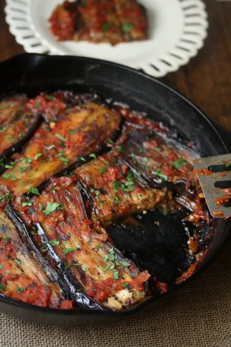 Casserole With Tomatoes, Turkish Eggplant, Imam Bayildi, Arabisk Mad, Recipe With Tomatoes, Eggplant Casserole, Eggplant Dishes, Eggplant Recipes, Tomato Recipes