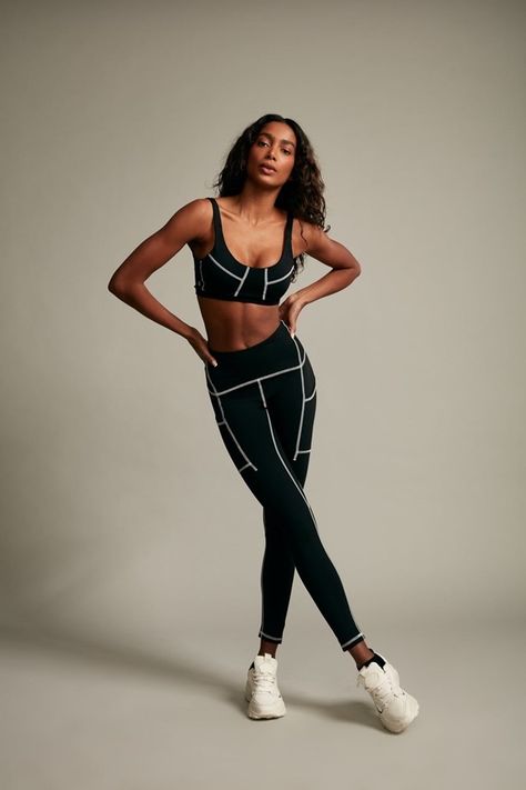 Activewear Editorial Photography, Female Running Outfit, Sportswear Model Poses, Sporty Photoshoot Ideas, Sportswear Photoshoot, Active Wear Photoshoot, Gym Outfit Women, Athletic Photoshoot, Athleisure Photoshoot