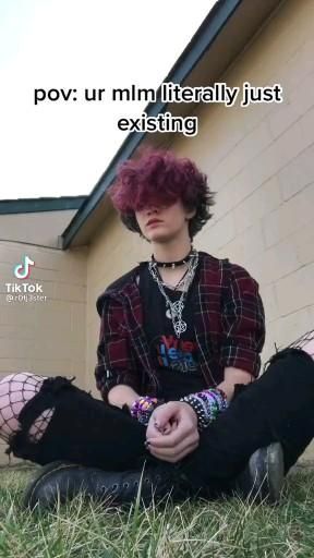 Goth Boy Art, Hairstyles Grunge, Alt Boys, Alt People, Alt Tiktok, Goth Boys, Emo Boy Hair, Chicas Punk Rock, Grunge Boys