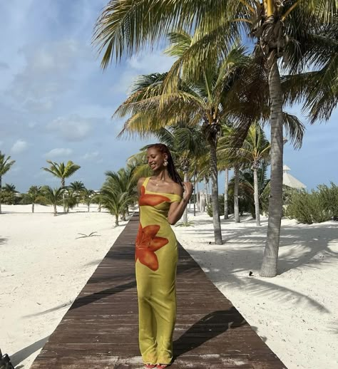 Tropical Boho Outfit, Black Island Girl Aesthetic Outfits, Island Outfits Tropical, Island Girl Aesthetic Outfits, Island Girl Outfit, Carribean Outfits, Tropical Princess, Mood Outfits, Hawaii Pics