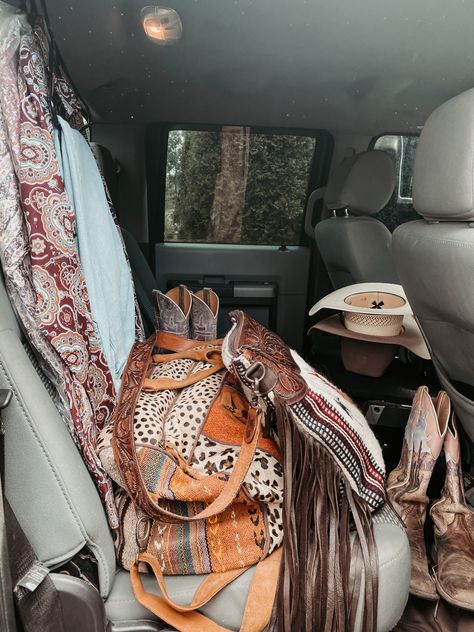 Western Car Aesthetic, Punchy Aesthetic, Rodeo Aesthetic, Western Car, Rodeo Girls, Casual Country Outfits, Cowgirl Accessories, Southern Outfits