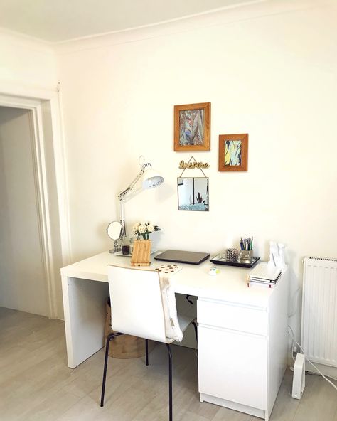 Aesthetic White Study Table, Malm Desk Aesthetic, Study Table Ideas Aesthetic Simple, Study Makeup Desk, White Study Table Aesthetic, Ikea Desk Malm, Study Table Ikea, Simple Study Table Ideas, Desk For Room