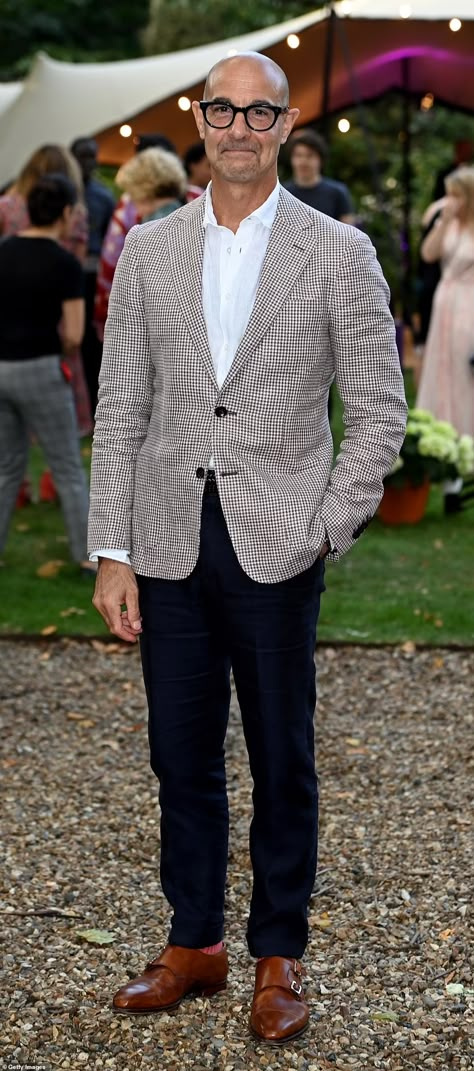 Stanley Tucci Searching For Italy Style, Stanley Tucci Fashion, Stanley Tucci Style Casual, Older Man Fashion, Stanley Tucci Style, Well Dressed Men Casual, Italian Summer Fashion, Male Lookbook, Bald Style